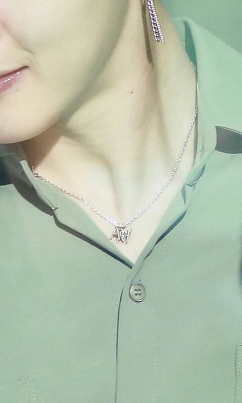 Jimin 😍😍😍 Necklace With Shirt, Jimin In White Shirt, Jimin Necklace, Jimin In White, White Shirt, Bts, Quick Saves, White