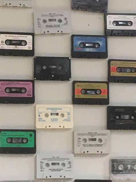 Cassette Tapes Room Decor, Cassette Tapes Aesthetic Vintage, Video Tape Aesthetic, Vintage Cassette Aesthetic, Casette Aesthetic, Mixtape Aesthetic, Creative Life Quotes, Tape Painting, Retro Room