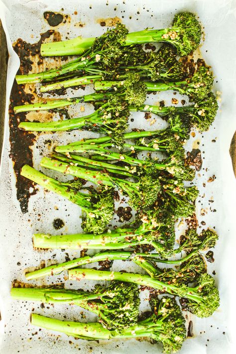 Easy Garlic Roasted Broccolini – The BEST way to cook broccolini. I cooked a half recipe in the Wolfgang Puck Pressure Oven for 10 minutes with the vent open. Brocollini Recipes, Roasted Broccolini Recipe, Brocolini Recipes, Baby Broccoli Recipe, Broccolini Recipe, Roasted Broccolini, Vegan Grilling, Olive Oil Garlic, Broccoli Rabe