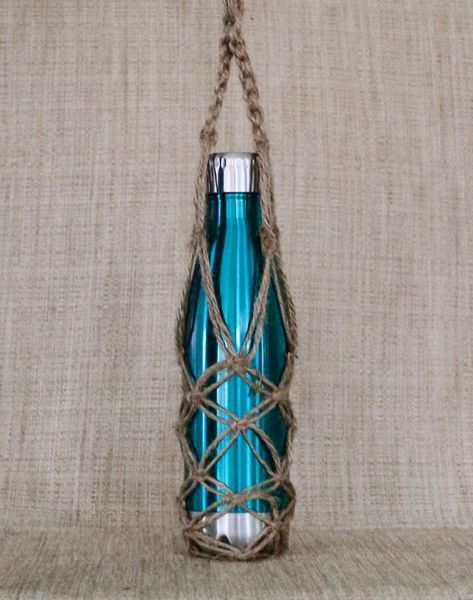 DIY Macrame bottle Sling Wine Bottle Holder Diy, Water Bottle Holder Pattern, Macrame Water Bottle Holder, Macrame Water Bottle, Macrame Bottle, Fabric Diy Projects, Wine Wrap, Crochet Water Bottle Holder, Diy Water Bottle