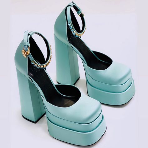 Blue Platform Heels, Turquoise Clothes, Versace Heels, Versace Blue, Red Carpet Outfits, Versace Shoes, Shoes Too Big, Cute Heels, Bleu Turquoise