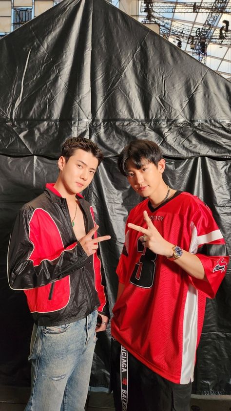 #chanyeol #sehun #exosc #exosc_waterbombjapan #exo Exo Updates, Sehun Cute, Exo Concert, Exo Lockscreen, Exo Korean, Exo Memes, Exo Chanyeol, Exo Sehun, Exo Members