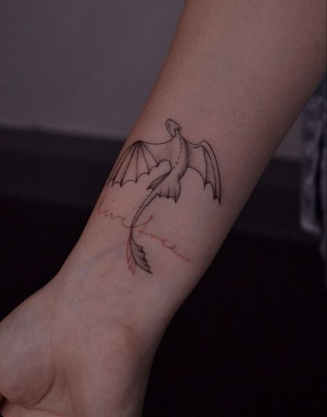 Mini Toothless Tattoo, Toothless Outline Tattoo, Toothless Tattoo Small Outline, Httyd Minimalist Tattoo, Httyd Toothless Tattoo, Small Toothless Dragon Tattoo, Toothless Tattoo Ideas, How To Train Your Dragon Tattoo Small, How To Train Your Dragon Tattoos