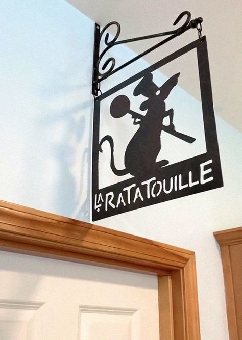 Disney Themed Bedrooms, Disney House Ideas, Disney Themed Rooms, Ratatouille Disney, Disney Bathroom, Casa Disney, Disney Kitchen Decor, Deco Disney, Disney Bedrooms