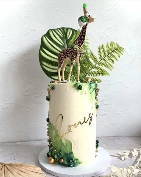 21+ Gorgeous Jungle Theme Baby Shower Cakes To Inspire You Jungle Theme Baby Shower, Jungle Theme Cakes, Jungle Thema, Anniversaire Diy, Jungle Cake, Safari Cakes, Jungle Baby Shower Theme, Green Baby Shower, Lilac Roses