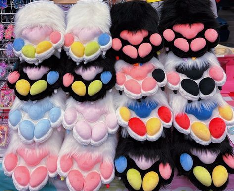 Primary colored paws with big wild beans. Kidcore Fursuit, Therian Paws, Fursuit Accessories, Dino Mask Paint Ideas, Dino Masks, Fursuit Ideas, Fursuit Paws, Fursuit Tutorial, Dino Mask