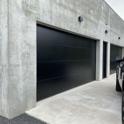 12 Most beautiful Metal Garage door designs Unique Garage Doors, Garage Door Designs, Black Garage Doors, Contemporary Garage Doors, Aluminium Garage Doors, Contemporary Garage, Metal Garage Doors, Black Garage, Aluminum Garage