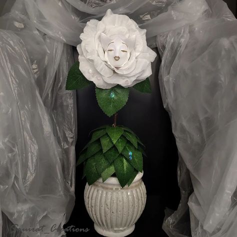 Alice In Wonderland Flower Garden, White Rose Alice In Wonderland, Alice In Wonderland Gift Ideas, Alice In Wonderland White Rose, Alice In Wonderland Roses, Flowers Alice In Wonderland, Alice In Wonderland Props, Alice In Wonderland Crafts, Book Page Roses