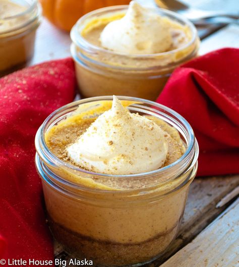 Pumpkin Cheesecake Jars Dessert Recipes Cheesecake, Pumpkin Dessert Recipes, Cheesecake Jars, Mason Jar Pumpkin, Crockpot Express, Recipes Cheesecake, Mini Pumpkin Cheesecake, Mason Jar Desserts, No Bake Pumpkin Cheesecake