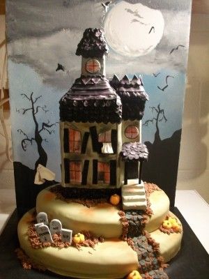 haunted house Haunted House Halloween Cake, Haunted House Cake, Spooky Halloween Cakes, Bolo Minnie, House Cake, Halloween Baking, Royal Icing Decorations, Birthday Halloween Party, Halloween Haunted Houses