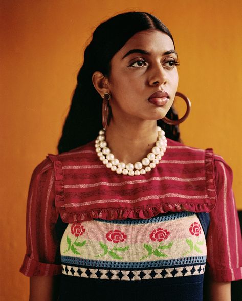 Traditional Mexican Photoshoot, Mexico Outfit Aesthetic, Mexican Portraits, Panamanian Women, Mexican Photography, Latina Aesthetic, Mexican Models, Brown Pride, Outfits For Mexico