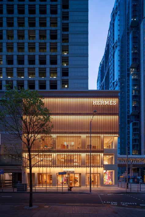 Preview a Hermes Store Project in Hong Kong by Paris-based Agency RDAI Hermes Store, Retail Facade, Parisian Architecture, Architectural Lighting Design, Green Facade, Facade Architecture Design, Storefront Design, Facade Lighting, Glass Brick