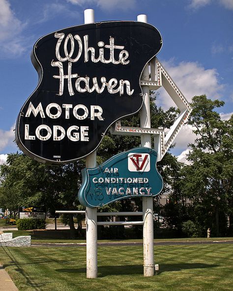 Landmark sign of White Haven Motor Lodge of Overland Park, Kansas. Old Neon Signs, Motor Lodge, Overland Park Kansas, Junction City, Johnson County, Vintage Neon Signs, Environmental Graphic Design, Retro Sign, Vintage Tin Signs