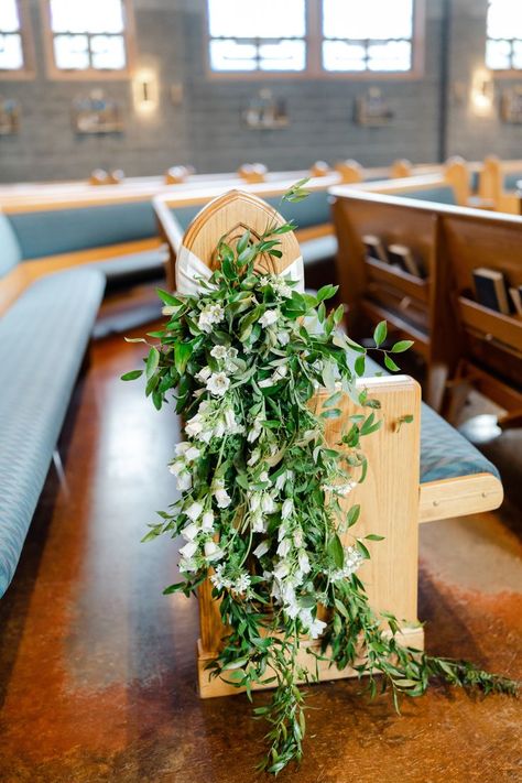 Wedding Bench Decor, Church Pew Wedding Decorations, Church Pew Flowers, Church Pew Wedding, Wedding Chapel Decorations, Church Pew Decorations, Wedding Bench, Mountain Lodge Wedding, Church Pew Bench