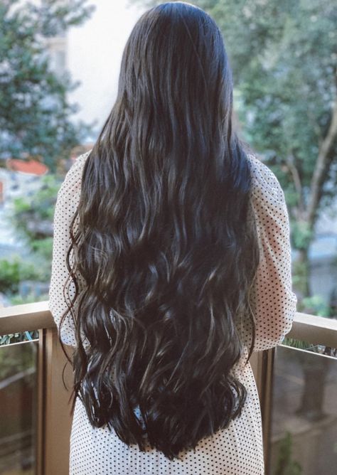 Punto Carlo — Sexy thick long hair !!! Black Wavy Hair, Long Shiny Hair, Long Indian Hair, Long To Short Hair, Long Hair Pictures, Hair Photography, Really Long Hair, Hair Women, Girl Haircuts