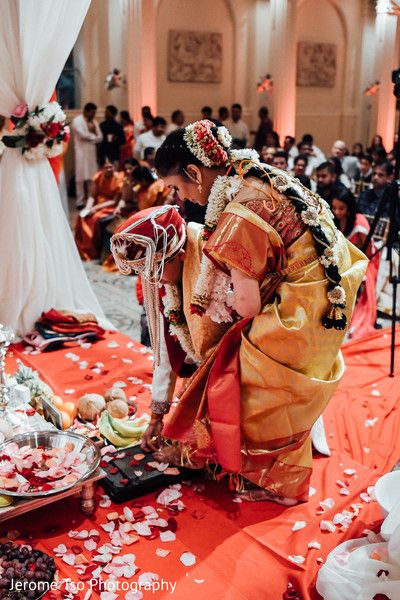 Saptapadi ritual Fusion Wedding, Sikh Wedding, South Asian Wedding, Asian Wedding, Pakistani Wedding, Indian Bride, Wedding Designs, Indian Wedding, Ritual