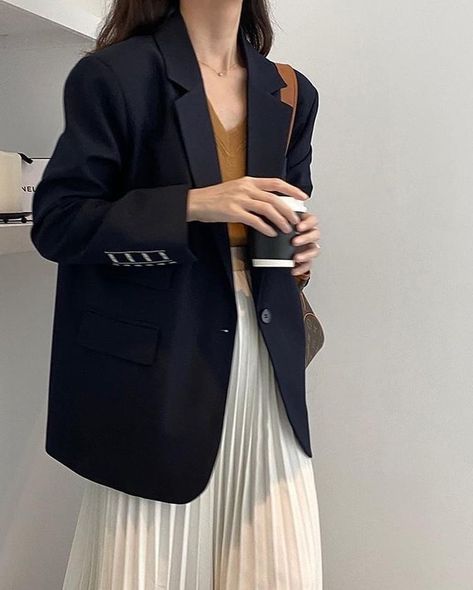 White Pleated Skirt, Korean Casual Outfits, Classy Work Outfits, Smart Casual Outfit, Blazer Outfits, Style Korean, 가을 패션, Looks Style, Casual Style Outfits