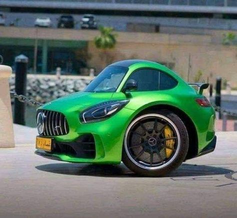 Funny Pics and Memes Made For Laughing At Xe Bugatti, Kereta Sport, Photographie New York, Mobil Futuristik, Tiny Cars, Car Memes, Lamborghini Cars, Exotic Sports Cars, Cool Sports Cars