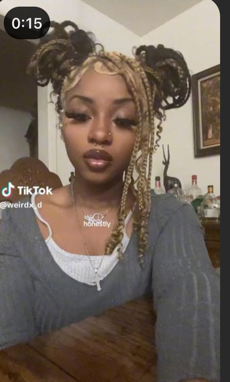 Birthday Protective Hairstyles, Y2k Hairstyles For Braids, 8 Braids Hairstyle, Unique Braided Hairstyles Creative, 2000s Hairstyles Braids, Clawclip Hairstyle With Braids, Brohoe Aesthetic, Knotless Braids With Bow, Curls On Braids