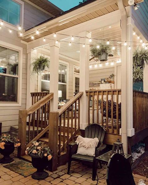 Porch Railing Ideas, Rustic Wood Doors, Gorgeous Bed, Railing Ideas, Porch Railing, Diy Outdoor Decor, Back Patio, Porch Patio, Back Porch