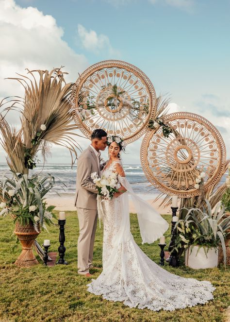 Tropical Wedding Cake, Tropical Wedding Bouquets, Boho Wedding Ceremony, Paradise Wedding, Decoration Evenementielle, Intimate Wedding Photography, Greenhouse Wedding, Wedding Dress Boutiques, Boho Wedding Inspiration