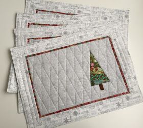 Stitching With 2 Strings: Christmas Place Mats, Part 2: The Mat Quilted Placemat Patterns, Christmas Mug Rugs, Christmas Quilting Projects, Quilted Table Runners Christmas, Sewing Christmas Gifts, Quilted Placemats, Christmas Patchwork, Christmas Sewing Projects, Quilted Table Runners Patterns