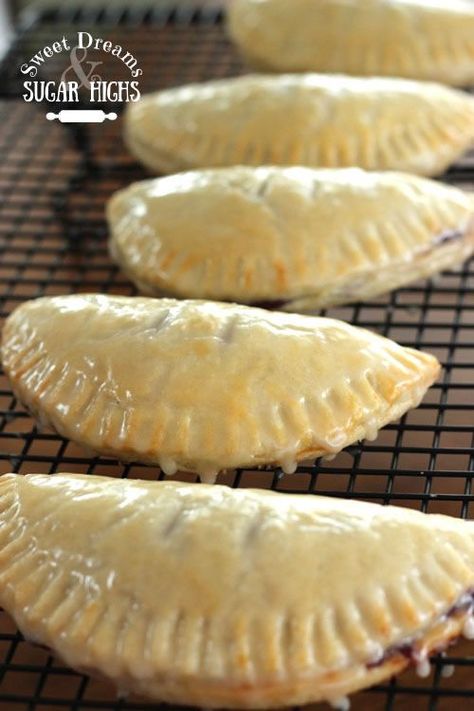 Easy, Yet Heavenly, Hand Pies - Sweet Dreams and Sugar Highs Baked Hand Pies, Store Bought Pie Crust, Hand Pie Recipes, Fried Pies, Hand Pie, Sugar Glaze, Hand Pies, Pie Dough, Pie Cake