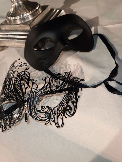 Ajchristian Legend Caraval, Masquerade Mask Aesthetic, Masquerade Ball Aesthetic, Masquerade Ball Outfit, Masquerade Aesthetic, Black Masquerade Mask, Mask Aesthetic, Ball Aesthetic, Yule Ball