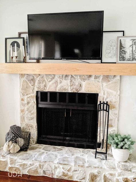 DIY Fireplace Makeover Under $100! Diy Rock Fireplace, Rock Fireplace Makeover, Diy Stone Fireplace, Faux Stone Fireplaces, Stone Veneer Fireplace, Stone Fireplace Makeover, Rock Fireplace, Diy Fireplace Makeover, Fireplace Facade