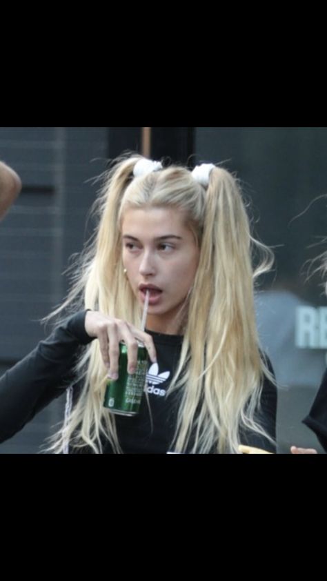 Hailey Bieber Haircut, Bieber Haircut, Hailey Queen, Hayley Bieber, Ariana Grande Music Videos, Hailey Bieber Style, Hailey Baldwin, Amy Winehouse, Hailey Bieber