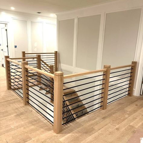 Horizontal Spindles Railing Ideas, Staircase With Horizontal Railing, Modern Stairway Railing, Horizontal Banister Railing Ideas, Modern Stair Railing Ideas Wood, Top Of Stairs Railing, Metal Bannister Ideas, Open Concept Staircase, Landing Railing Ideas