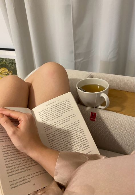 Evening Self Care, Soft Calm Aesthetic, Books Healing, Books Suggestions, Bedtime Rituals, Books To Read In Your 20s, Books To Read Before You Die, Romantic Life, Relaxing Reading