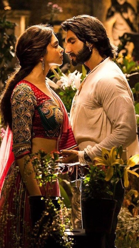 Leela Movie, Deepika Padukone Movies, Ram Leela, Deepika Ranveer, Dipika Padukone, Indian Couple, Deepika Padukone Style, Bollywood Posters, Love Wallpapers Romantic