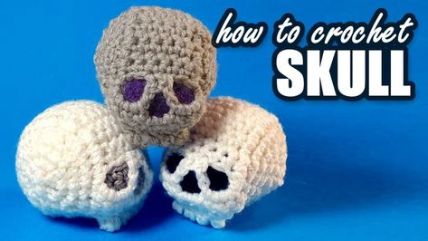 Crochet A Skull, Skull Amigurumi, Crochet Skull Patterns, Crochet Skull, Halloween Crochet Patterns, Crochet Pumpkin, Learn How To Crochet, Fun Crochet Projects, Halloween Crochet