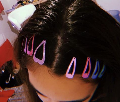 Hair Barets 90s, Aesthetic Hairclips, Hair Clips Aesthetic, Hair Clips 90s, 90s Hairstyles, 90s Aesthetic, Sarah Jessica Parker, Grunge Hair, Beauty Business