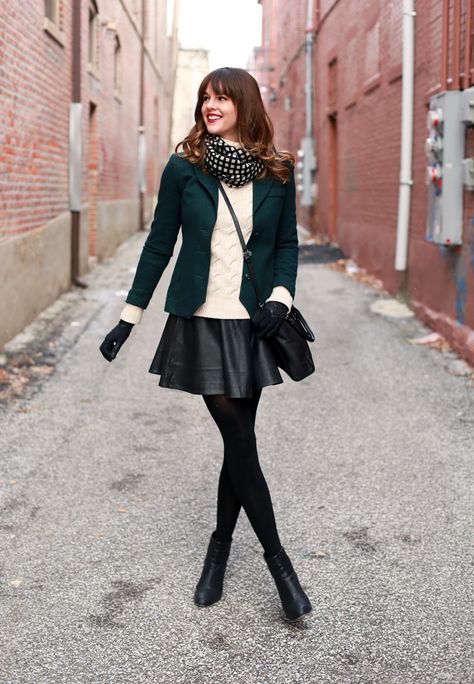 What I Wore | Winter Favorites, Jessica Quirk, whatiwore.tumblr.com, #fashionblog #outfits Svarta Outfits, Leather Skater Skirts, Mini Rock, Rok Mini, Mode Tips, Black Pantyhose, Winter Skirt, Outfit Trends, Business Outfit