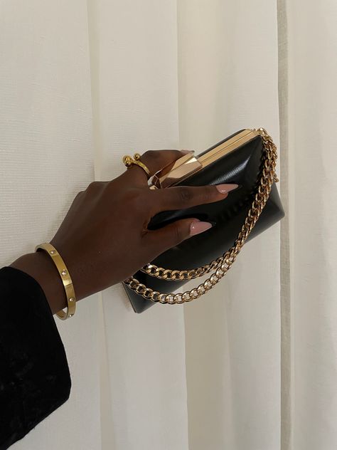 Black clutch purse with gold chains Black Clutch Purse, Prom Clutch, Clutch Purse Black, Formal Nails, Gold Clutch, Prom Looks, Black Clutch, Black Bag, Gold Details