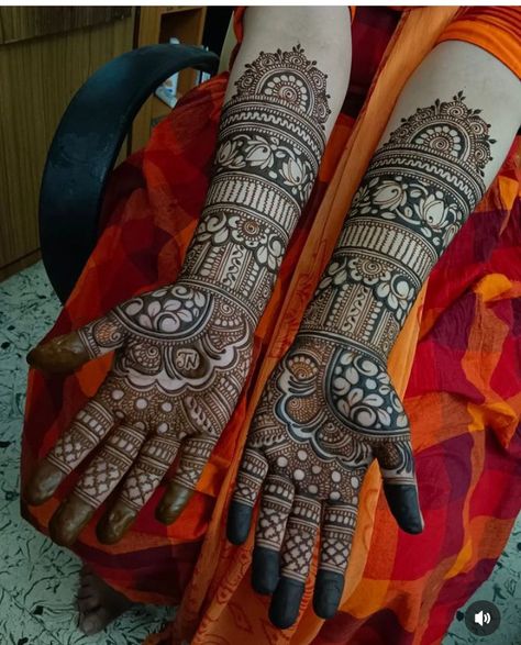 Teej Mehendi Design 2024, Diwali Mehandi Designs Full Hand, Bridel Mehandi Full Hand Back Side, Bridal Mehendi Back Hand, Sider Mehndi Design, Teej Mehendi Design, Heavy Mehndi Designs, Mehndi Book, Being An Artist