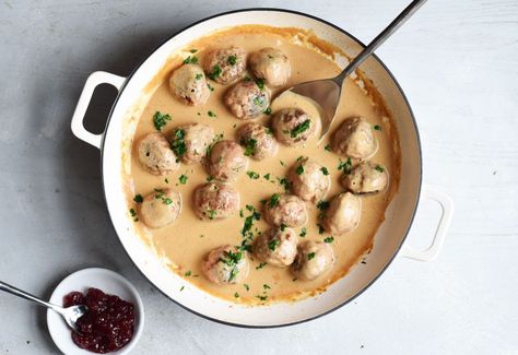 Vegan Swedish Meatballs Beyond Meat, Plant Based Swedish Meatballs, Vegan Swedish Meatball Sauce, Impossible Ground Beef Recipes Vegan, Impossible Burger Meatballs, Impossible Foods Recipes, Vegan Swedish Meatballs Gravy, Impossible Burger Recipes, Impossible Meatball Recipe