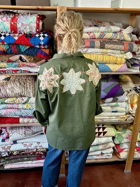 Vintage US Army shirt with original patch on sleeves at upper left arm, and repurposed vintage quilt star appliques on back yoke. . Original tag states 16.5 x 32.    Measurements taken flat, shown on a size 10/M, 130 lbs, 5'5", 34DD model approximately 23" pit to pit (with shirt buttoned) approximately 22" arm, shoulder seam to cuff  approximately 30" center back neck to hem Vintage Quilt Clothing, Jean Jacket With Quilt Block, Repurpose Quilt, Old Quilts Repurposed Ideas, Upcycle Wardrobe, Quilted Sweatshirt Jacket, Quilted Coat Pattern, Upcycled Quilt, Quilted Jacket Pattern