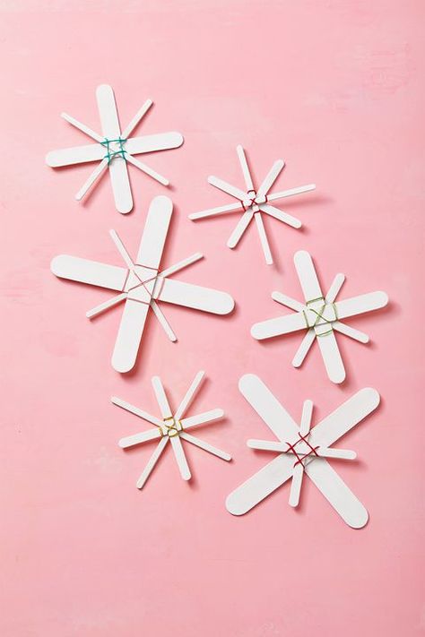 popsicle christmas crafts Popsicle Stick Snowflake Ornaments, Popsicle Stick Snowflake, Popsicle Stick Christmas Crafts, Tea Light Snowman, Easy Winter Crafts, Frugal Christmas, Easy Holidays Crafts, Traditional Holiday Decor, Christmas Tree Crafts