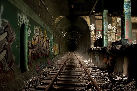 Abandoned Subway, Abandoned Train Station, Abandoned Train, Urban Road, Haunted Places, Metroid, Metro Station, Abandoned Buildings, Train Tracks