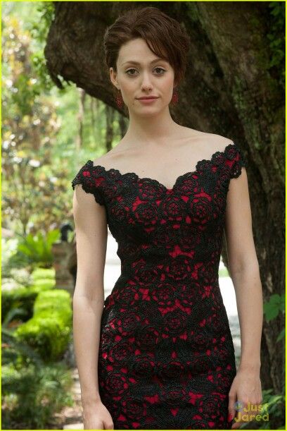 Love this! Jessica Brown Findlay, Lace Dress Styles, Emmy Rossum, Vintage Black Dress, Classy Dress, Dress Pattern, Beautiful Creatures, Crochet Dress, Red And Black