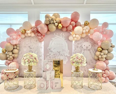 Dior Theme, Fun Beauty Products, Tiffany Baby Showers, Dior Girl, Baby Dior, Birthday Balloon Decorations, Fun Easy Crafts