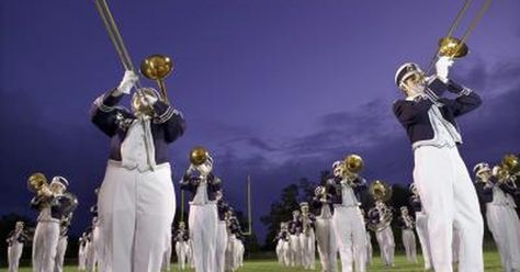 Marching band members are not just musicians, they're endurance athletes as well. According to Chris Mader of Dynamic Marching, band members are likely to march five to 10 miles daily at band camp in the sun, while carrying heavy instruments. Preparing for this level of physical activity requires strength training, cardiovascular training and... Marching Band Memes, High School Marching Band, Marching Band Humor, Band Nerd, Band Camp, Band Photography, Band Geek, High School Band, Band Humor