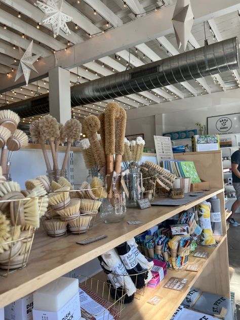 Zero Waste Business, Health Food Store Aesthetic, Zero Waste Grocery Shopping, Zero Waste Living Aesthetic, Zero Waste Store Design, Eco Friendly Aesthetic, Aesthetic Grocery Store, Sustainability Aesthetic, Zero Waste Aesthetic