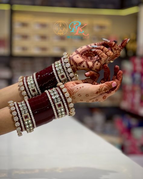 Are Bhai Kanhi Gayab Nahi huye Bahut Jaldi Bahut Bda Dhmaka Leke aa rhe hai Bride’s Ready Raho Apni shopping ke liye In Affordable price All india delivery available (Cash On delivery available) Worldwide shipping available 🇨🇦 Hey 👋 guys this is @r.k_wedding_shop_ We are special in bridal choorha,Kaleera,Bridal jewellery,Gold jewellery,Bridal lehnga&Dresses Material Use: Stone Side Bangles, 8 Piece American Diamond 💎, 4 Piece Kundan Bangles Sip Material Churha Patti #rkweddingshop #weddi... Bride Bangles Indian Bridal, Indian Bangles Aesthetic, Chooda Designs Brides, Choora Bangles Bridal, Bangles For Bride, Girly Jewellery, Bridal Bangles Wedding, Bridal Kaleere, Designer Mehndi