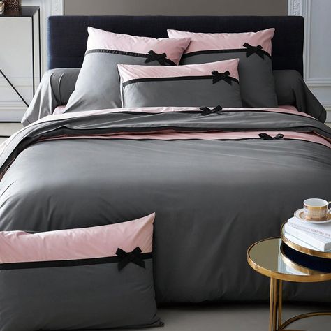 Parure de draps 4 pièces Frou-frou Anthracite : choisissez parmi tous nos produits Parure de draps Draps Design, Bed Cover Design, Designer Bed Sheets, Bantal Sofa, Frou Frou, Bed Sets, Pink Bedding, Diy Pillows, Bed Decor