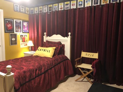 Broadway themed bedroom - Hamilton inspired - like an old theater house Musical Theater Bedroom Ideas, Theatre Bedroom Ideas, Musical Theater Room Decor, Theatre Bedroom Aesthetic, Theatre Themed Bedroom, Musical Theatre Bedroom Ideas, Theater Bedroom Ideas, Broadway Themed Bedroom, Theater Themed Bedroom