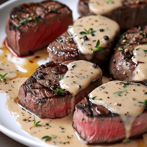 Peppercorn Cream Sauce, Seared Filet Mignon, Cook The Perfect Steak, Steak Cooking, Beef Entrees, Mignon Steak, Filet Mignon Recipes, Filet Mignon Steak, The Perfect Steak